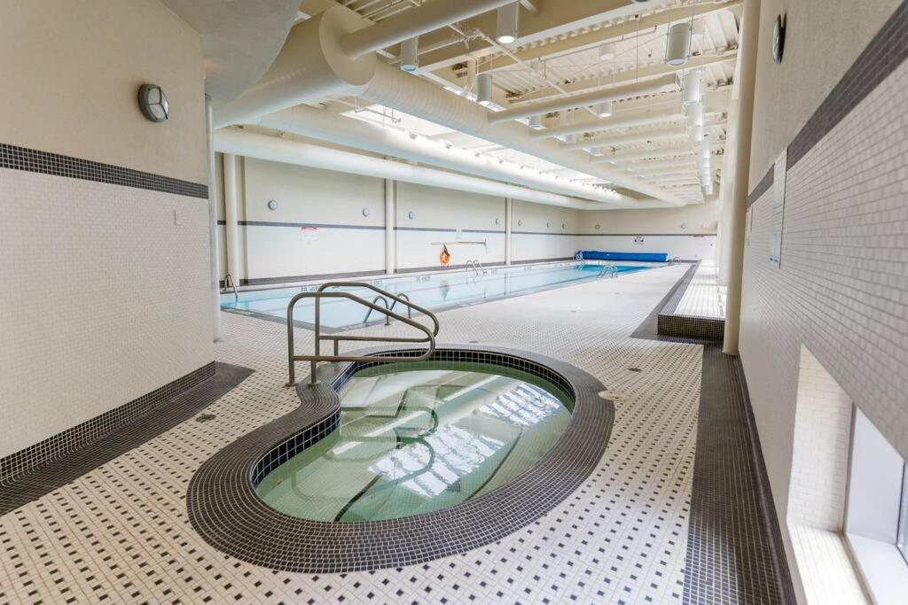Downtown King Suite-Surround Views-Pool/Gym/Parkng Ванкувер Екстер'єр фото