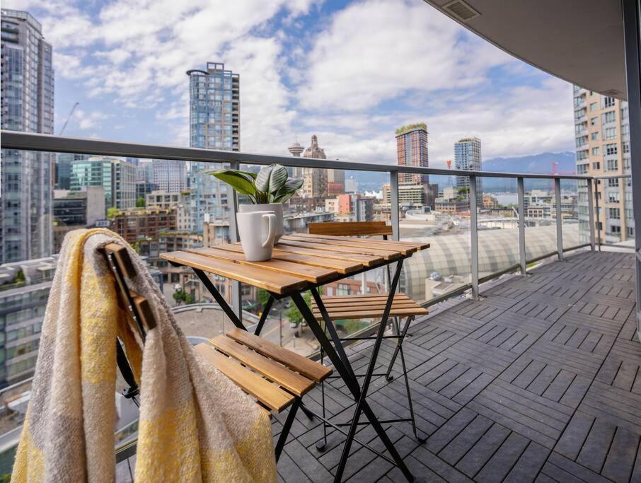 Downtown King Suite-Surround Views-Pool/Gym/Parkng Ванкувер Екстер'єр фото